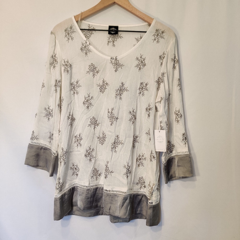 Brand New Calstyle NWT Women Gray White Top